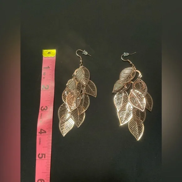 NWOT earrings Paparazzi rose gold tone feather leaf dangle chandelier - Picture 2 of 2
